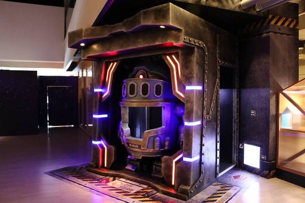 老楊方城市觀光工廠:【嘉義景點】老楊方程式觀光工廠~居然神秘的養了一隻大型的機器人在大樓裡吶 & 參訪方塊狗星人的3D星際奇幻之旅