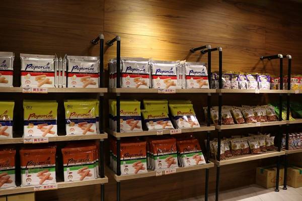 老楊方城市觀光工廠:【嘉義景點】老楊方程式觀光工廠~居然神秘的養了一隻大型的機器人在大樓裡吶 & 參訪方塊狗星人的3D星際奇幻之旅