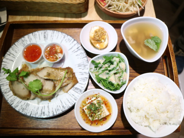 小食泰泰味食堂：【台北美食】松山區巷弄美食小食泰-泰味食堂-泰式料理餐廳