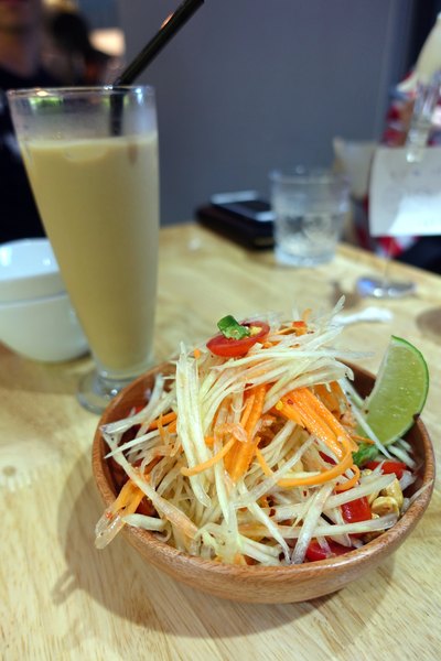 小食泰泰味食堂：(胖樺食記)張勛傑開的店『小食泰-泰味食堂-泰式料理餐廳』。敦化北路民生社區推薦餐廳，餐點美味環境舒適