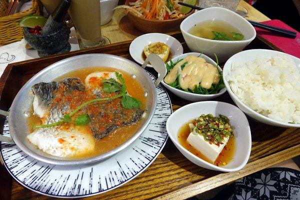 小食泰泰味食堂：(胖樺食記)張勛傑開的店『小食泰-泰味食堂-泰式料理餐廳』。敦化北路民生社區推薦餐廳，餐點美味環境舒適