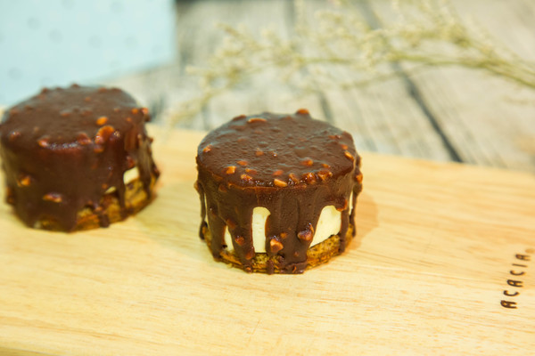 樂樂甜點 超濃生巧克力布朗尼蛋糕：[宅配]人氣甜點報到!!! 脆皮提拉米蘇X超濃生巧克力布朗尼蛋糕 樂樂甜點