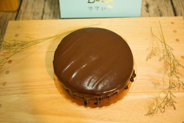 樂樂甜點 超濃生巧克力布朗尼蛋糕：[宅配]人氣甜點報到!!! 脆皮提拉米蘇X超濃生巧克力布朗尼蛋糕 樂樂甜點