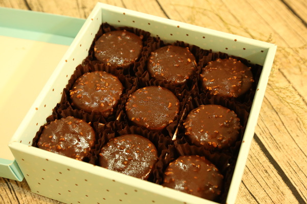 樂樂甜點 超濃生巧克力布朗尼蛋糕：[宅配]人氣甜點報到!!! 脆皮提拉米蘇X超濃生巧克力布朗尼蛋糕 樂樂甜點