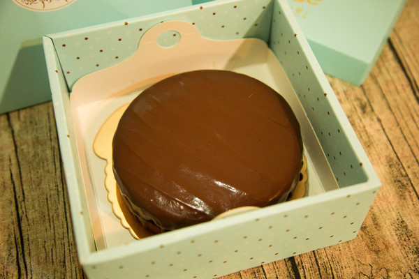 樂樂甜點 超濃生巧克力布朗尼蛋糕：[宅配]人氣甜點報到!!! 脆皮提拉米蘇X超濃生巧克力布朗尼蛋糕 樂樂甜點