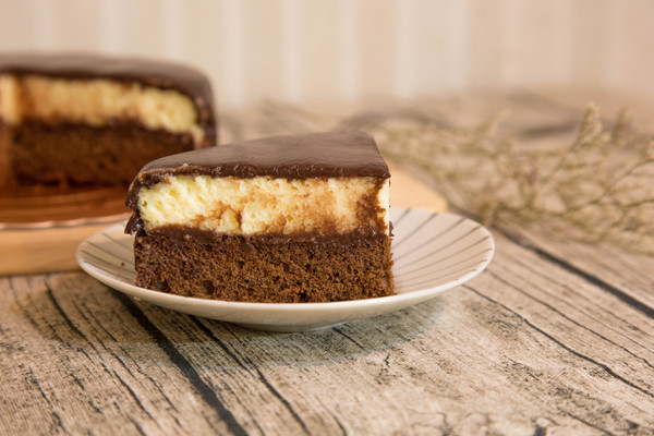 樂樂甜點 超濃生巧克力布朗尼蛋糕：[宅配]人氣甜點報到!!! 脆皮提拉米蘇X超濃生巧克力布朗尼蛋糕 樂樂甜點