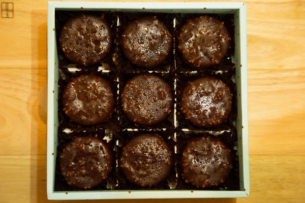 樂樂甜點 超濃生巧克力布朗尼蛋糕：[宅配]人氣甜點報到!!! 脆皮提拉米蘇X超濃生巧克力布朗尼蛋糕 樂樂甜點