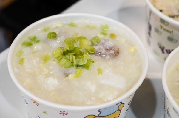 【桃園小吃】魔法樂廚-藝文特區粥飯麵專賣，招牌咖哩雞燴飯大塊又入味．咖哩飯/鍋燒麵/廣東粥/桃園小吃美食