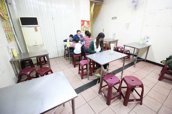 【新竹美食】納味飲食店-比拳頭還大的豬腳麵線-宵夜美食