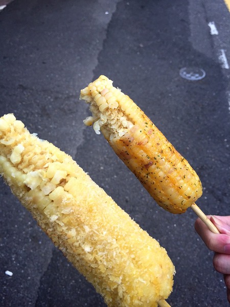 狗啃玉米：[台南]新散步點心 下午茶吃玉米 市區烤玉米攤 狗啃玉米