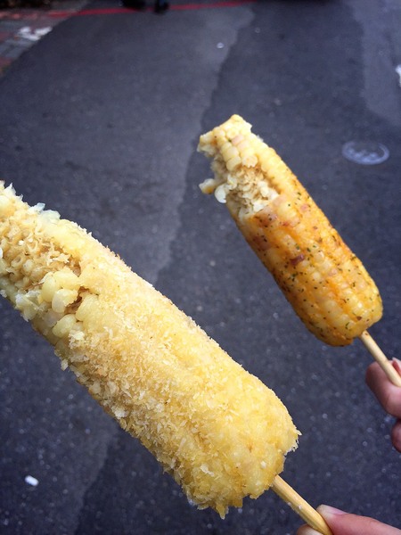 狗啃玉米：[台南]新散步點心 下午茶吃玉米 市區烤玉米攤 狗啃玉米