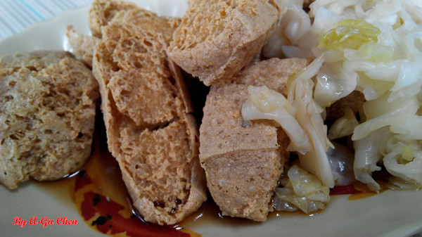 阿太伯臭豆腐：【臺南Ω仁德區】阿太伯臭豆腐。六、日限定，超受在地人歡迎，慢了只能蹲角落畫圈圈