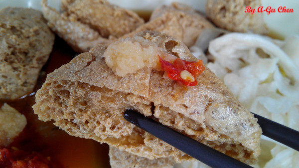 阿太伯臭豆腐：【臺南Ω仁德區】阿太伯臭豆腐。六、日限定，超受在地人歡迎，慢了只能蹲角落畫圈圈