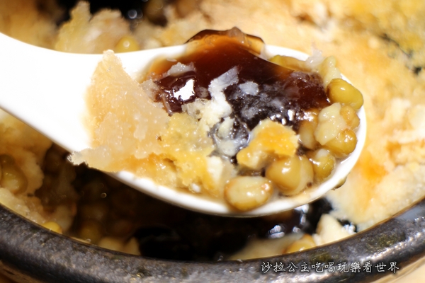 台南東區焦糖煉乳包心粉圓(士林夜市店)：台南府城名店『台南東區焦糖煉乳包心粉圓(士林店)』士林夜市小吃冰品