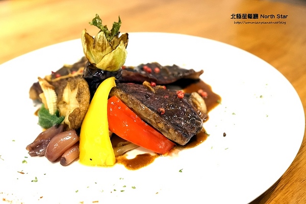 北極星餐廳 North Star:【士林美食餐廳 推薦】多國創意料理, 用餐還可欣賞極光之美 ✿✿ 北極星餐廳 North Star ✿✿