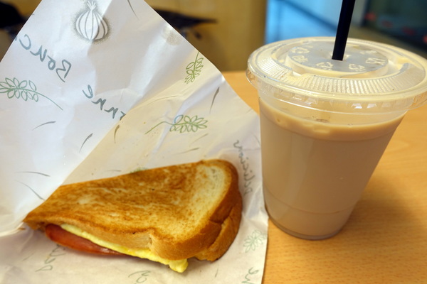 土司吐司:(胖樺食記) 台大公館商圈美味必吃的銅板小吃「土司吐司 ToasToasT」/大推薦主廚特製爆漿熱壓吐司/捷運公館站/汀洲路/鮮奶茶