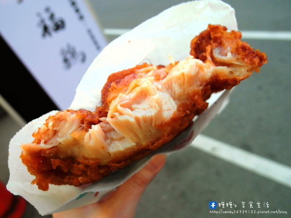 大福雞排(黎明店):〖台中│美食〗大福雞排 ❤ 香噴噴的雞腿排出爐!!鮮嫩又多汁,咬下去還會大噴汁!!還有炸冰淇淋也很特別,外脆內冰,爽口不油膩!!