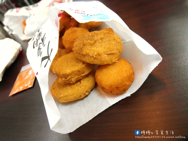 大福雞排(黎明店):〖台中│美食〗大福雞排 ❤ 香噴噴的雞腿排出爐!!鮮嫩又多汁,咬下去還會大噴汁!!還有炸冰淇淋也很特別,外脆內冰,爽口不油膩!!