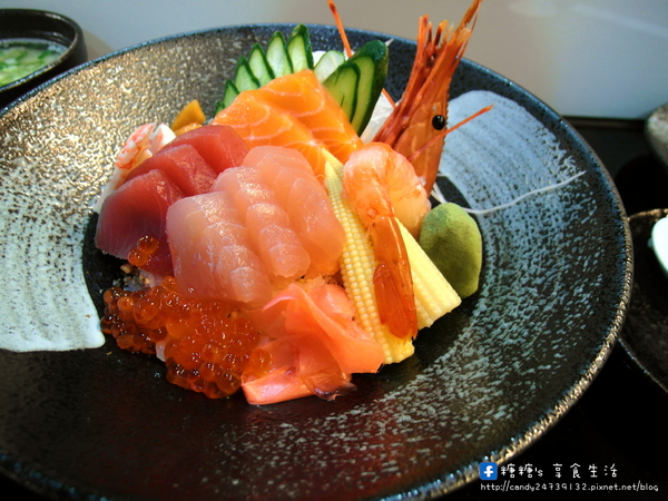 毅壽司：〖台中│美食〗毅壽司 ❤ 隱藏於大墩黃昏市場旁騎樓處的平價日式料理，生魚片、壽司、丼飯專賣店，食材新鮮，美味度不輸給五星級餐廳!!