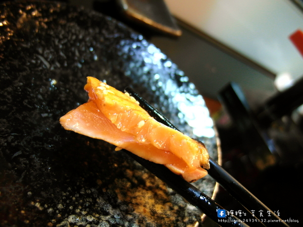 毅壽司：〖台中│美食〗毅壽司 ❤ 隱藏於大墩黃昏市場旁騎樓處的平價日式料理，生魚片、壽司、丼飯專賣店，食材新鮮，美味度不輸給五星級餐廳!!