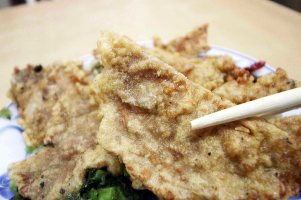 【台北萬華美食】e園排骨-超大份量30年老店