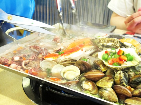 OMAYA春川炒雞(台中漢口店):(台中。西屯區美食)『OMAYA春川炒雞/台中漢口店』釜山巨無霸海鮮盆!霸氣登場!讓你盡情品嚐各式海味,海鮮控必吃!