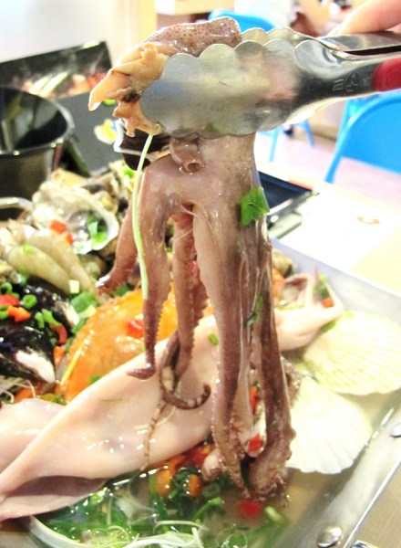 OMAYA春川炒雞(台中漢口店):(台中。西屯區美食)『OMAYA春川炒雞/台中漢口店』釜山巨無霸海鮮盆!霸氣登場!讓你盡情品嚐各式海味,海鮮控必吃!