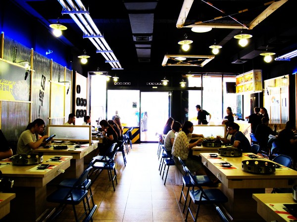 OMAYA春川炒雞(台中漢口店):(台中。西屯區美食)『OMAYA春川炒雞/台中漢口店』釜山巨無霸海鮮盆!霸氣登場!讓你盡情品嚐各式海味,海鮮控必吃!