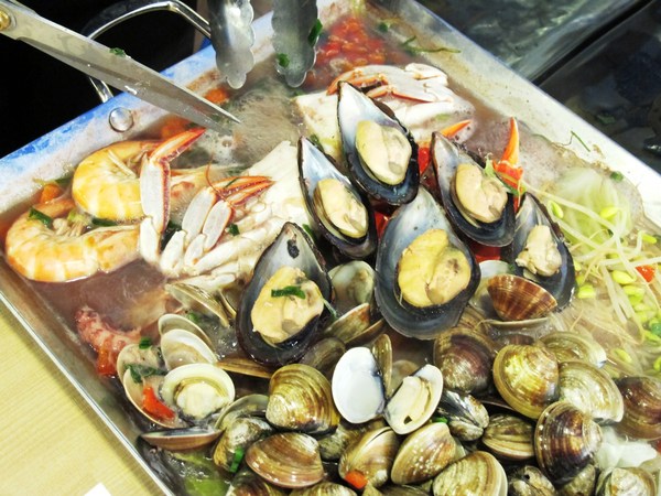 OMAYA春川炒雞(台中漢口店):(台中。西屯區美食)『OMAYA春川炒雞/台中漢口店』釜山巨無霸海鮮盆!霸氣登場!讓你盡情品嚐各式海味,海鮮控必吃!