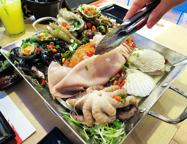 OMAYA春川炒雞(台中漢口店):(台中。西屯區美食)『OMAYA春川炒雞/台中漢口店』釜山巨無霸海鮮盆!霸氣登場!讓你盡情品嚐各式海味,海鮮控必吃!