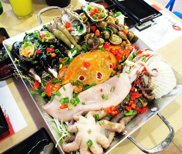 OMAYA春川炒雞(台中漢口店):(台中。西屯區美食)『OMAYA春川炒雞/台中漢口店』釜山巨無霸海鮮盆!霸氣登場!讓你盡情品嚐各式海味,海鮮控必吃!