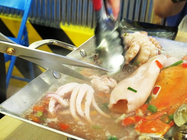 OMAYA春川炒雞(台中漢口店):(台中。西屯區美食)『OMAYA春川炒雞/台中漢口店』釜山巨無霸海鮮盆!霸氣登場!讓你盡情品嚐各式海味,海鮮控必吃!