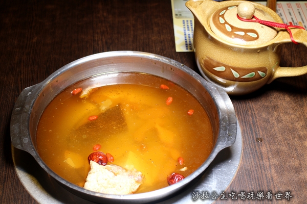 喜園風味涮涮鍋：新北.新莊火鍋『喜園涮涮鍋 』 有機食材吃的安心/幸福路