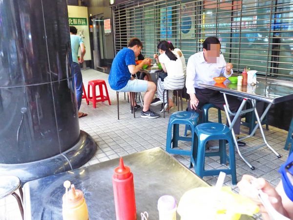 【蘆洲美食】三角公園大腸麵線-湯頭甜而不膩的麵線