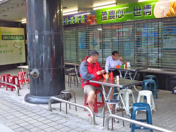 【蘆洲美食】三角公園大腸麵線-湯頭甜而不膩的麵線