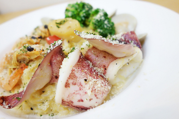 芝士家CheeseHouse:正興街上最夯的平價小店 芝士家~起士控最愛的香滑起司牽絲快感 百來元真材實料的好店推介!!