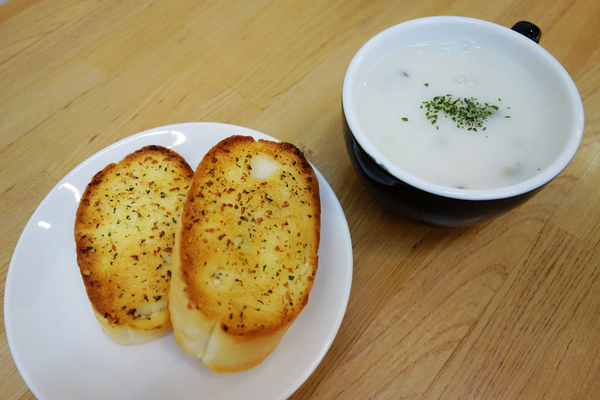 芝士家CheeseHouse:正興街上最夯的平價小店 芝士家~起士控最愛的香滑起司牽絲快感 百來元真材實料的好店推介!!