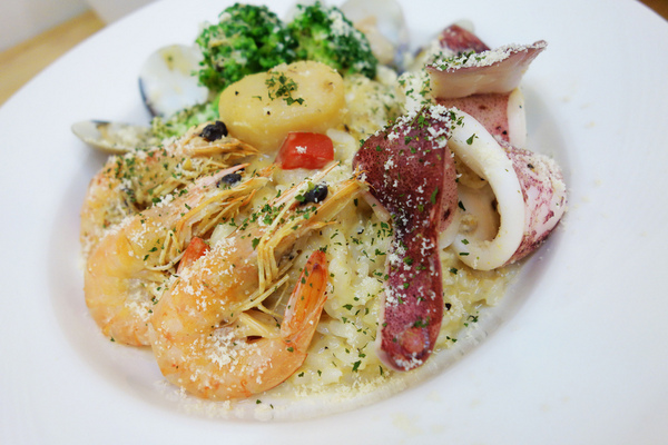 芝士家CheeseHouse:正興街上最夯的平價小店 芝士家~起士控最愛的香滑起司牽絲快感 百來元真材實料的好店推介!!