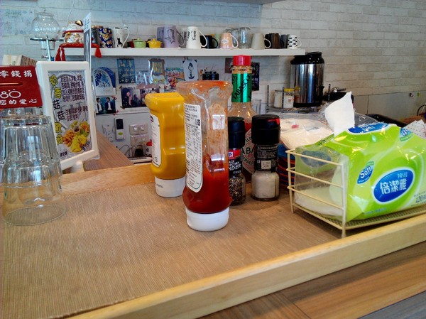 Musicat Cafe：【臺中Ω東區】Ｍｕｓｉｃａｔ　Ｃａｆｅ。關懷流浪毛小孩的貓咪主題餐廳