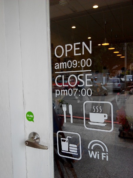 Musicat Cafe：【臺中Ω東區】Ｍｕｓｉｃａｔ　Ｃａｆｅ。關懷流浪毛小孩的貓咪主題餐廳