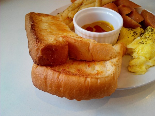 Musicat Cafe：【臺中Ω東區】Ｍｕｓｉｃａｔ　Ｃａｆｅ。關懷流浪毛小孩的貓咪主題餐廳