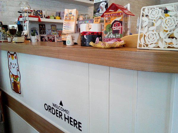 Musicat Cafe：【臺中Ω東區】Ｍｕｓｉｃａｔ　Ｃａｆｅ。關懷流浪毛小孩的貓咪主題餐廳