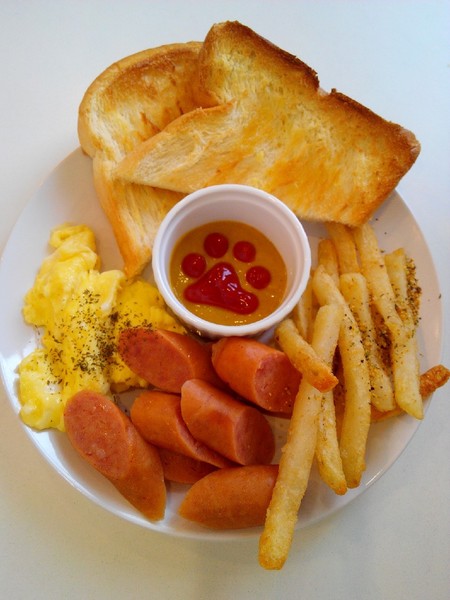 Musicat Cafe：【臺中Ω東區】Ｍｕｓｉｃａｔ　Ｃａｆｅ。關懷流浪毛小孩的貓咪主題餐廳