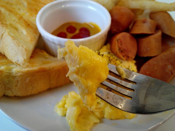 Musicat Cafe：【臺中Ω東區】Ｍｕｓｉｃａｔ　Ｃａｆｅ。關懷流浪毛小孩的貓咪主題餐廳