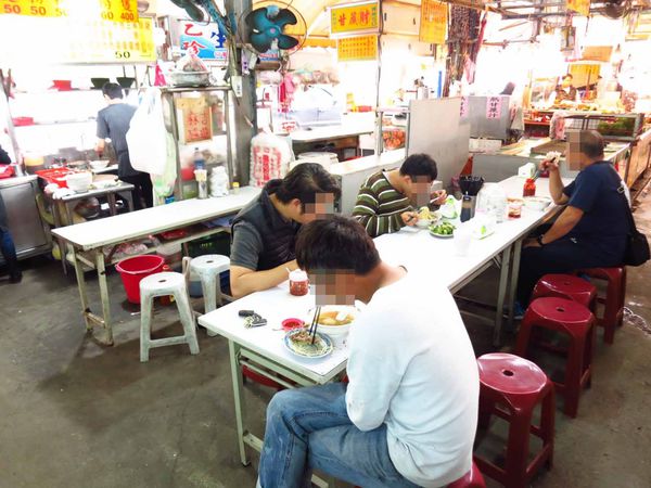 【新莊美食】中華路市場鴨肉麵-綜合運動場旁的超大份量什錦麵