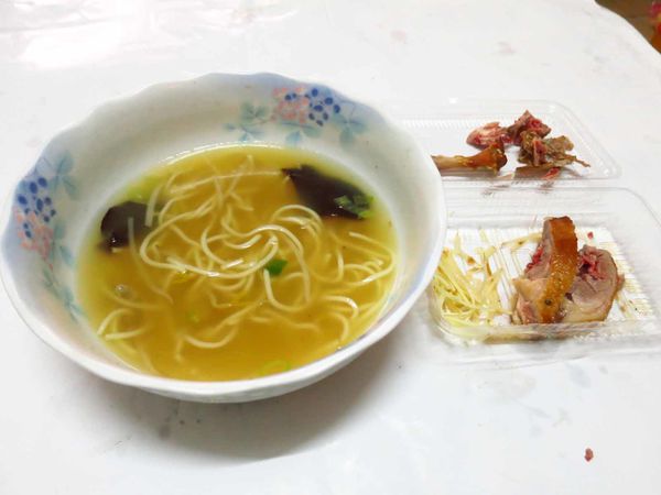 【新莊美食】中華路市場鴨肉麵-綜合運動場旁的超大份量什錦麵