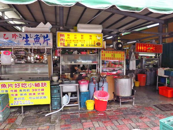 【新莊美食】中華路市場鴨肉麵-綜合運動場旁的超大份量什錦麵