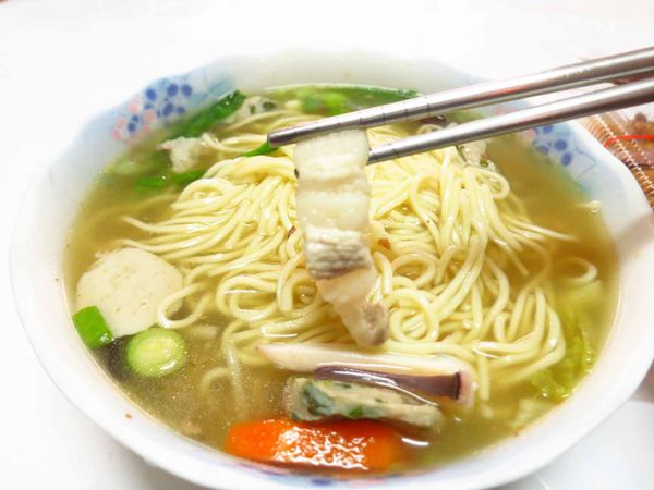 【新莊美食】中華路市場鴨肉麵-綜合運動場旁的超大份量什錦麵