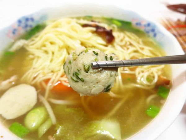 【新莊美食】中華路市場鴨肉麵-綜合運動場旁的超大份量什錦麵