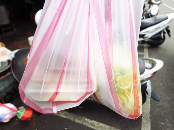 【新莊美食】中華路市場鴨肉麵-綜合運動場旁的超大份量什錦麵